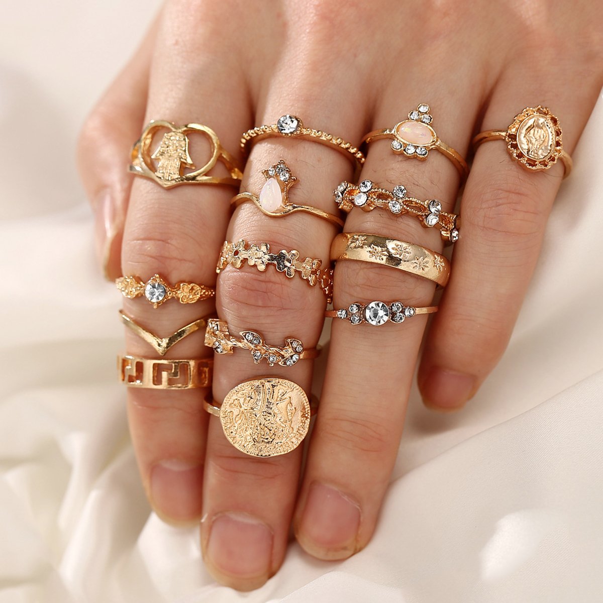 Dolce Vita Luxe Collection: 15-Piece Viennese Crystal Ensemble in 18K Italian Gold Plating