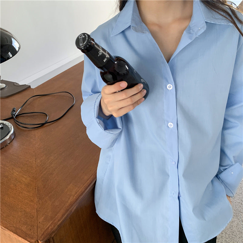 Relaxed outer wear and simple inner wear with solid bottomed shirt