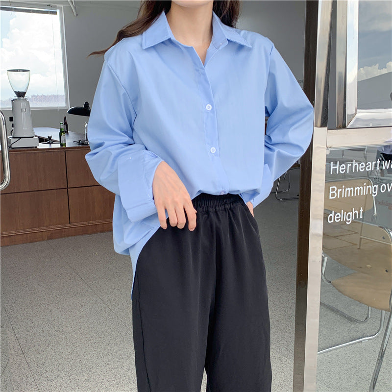 Relaxed outer wear and simple inner wear with solid bottomed shirt