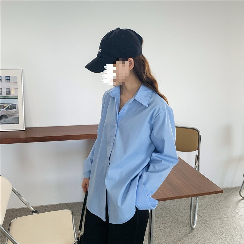 Relaxed outer wear and simple inner wear with solid bottomed shirt